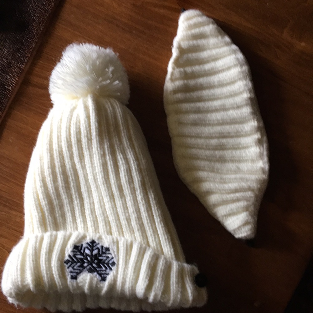 Hat n mask set… The Winter Brand… 100% acrylic with polyester lining cream